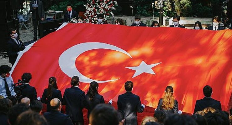 Anıtkabir’de Dalgalanan Şanlı Bayrak İzmir’de!