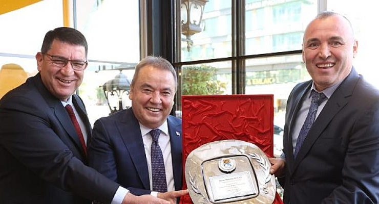 Başkan Böcek, ‘Antalya’ya hizmet etmekten gurur duyuyorum’