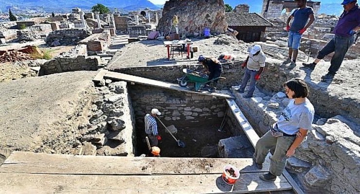 İzmir’deki arkeolojik kazıda DNA laboratuvarı kuruldu