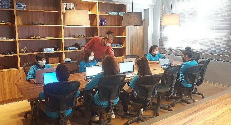 Sanko Enerji Grubundan Mut Osman Nuri Yalman Anadolu Lisesine Robotik Kodlama Sınıfı