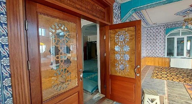 Büyükşehir, Yenidoğan Camii’nde kapı ve korkuluk montajını tamamladı