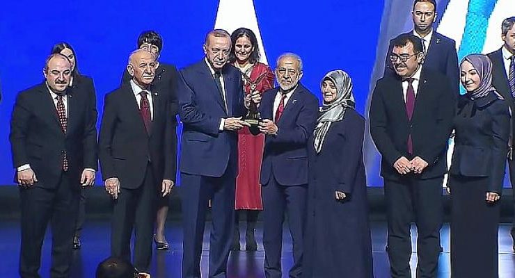 HRÜ Rektörü Prof. Dr. Mehmet Sabri Çelik Bilim Ödülünü, Cumhurbaşkanımız Recep Tayyip Erdoğan’dan Aldı