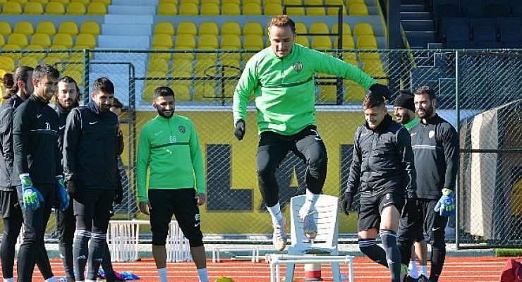 Lider Aliağaspor FK, Manisaspor Deplasmanına Hazırlanıyor