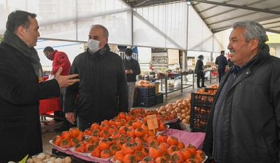 Başkan Abdullah Özyiğit, semt pazarında vatandaşlarla buluştu