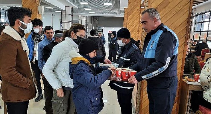 Karaman Belediyesi’nden yolculara çorba ikramı