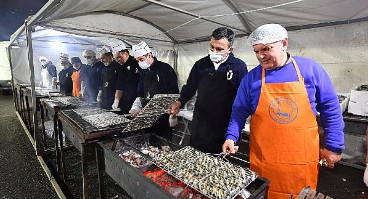 Üsküdar Belediyesi Karla Mücadele Ekiplerini Balık Ziyafetinde Buluşturdu