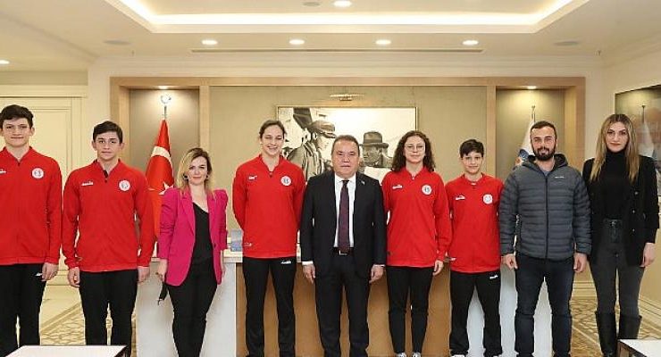 Antalyaspor Yüzme Takımı’ndan Başkan Böcek’e