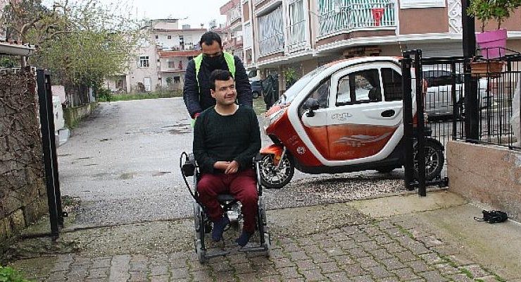 Büyükşehir’den engelli vatandaşa tekerlekli sandalye