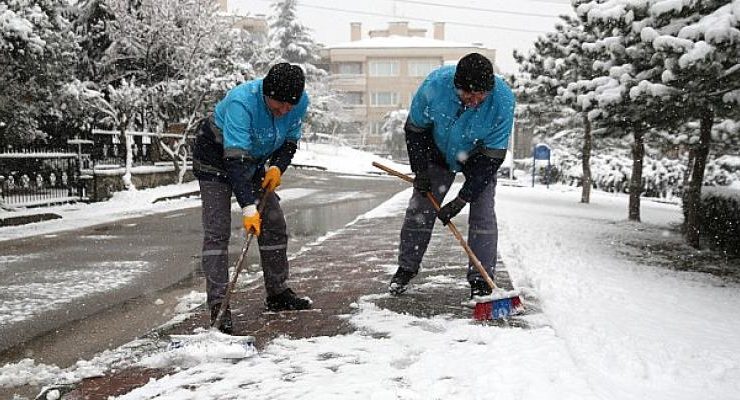 Nilüfer Belediyesi ekipleri karla mücadelede