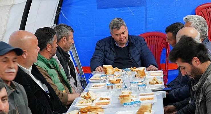 Başkan Oran, iftar sofrasında vatandaşlarla bir araya geliyor