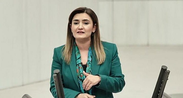 CHP İzmir Milletvekili Av. Sevda Erdan Kılıç:  “Kadınlara ‘it’ diyen ortaokul müdürünü AKP’de kimler koruyor?!!”