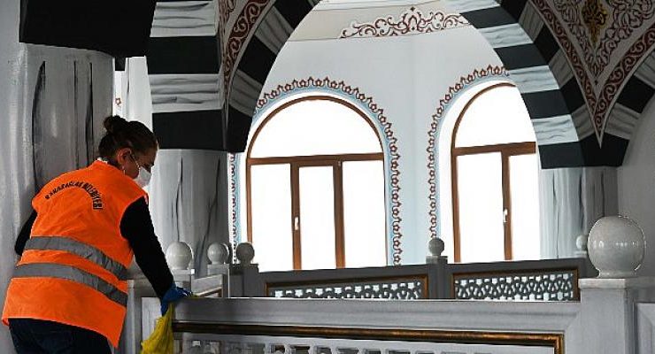 Karabağlar’da camilere Ramazan temizliği