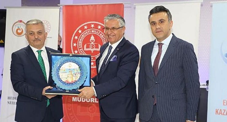 Kemer Belediye Başkanı Necati Topaloğlu’na Anlamlı Plaket