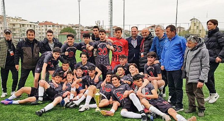 U-18 Takımı Şampiyonluk Kupasını Başkan Silgapar’a Getirdi