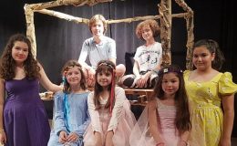 Ayvalık Belediye Tiyatrosu Çocuk ve Gençlik Oyunuyla da “Perde” Diyor