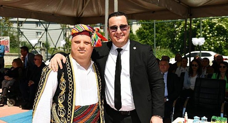 Engelli Öğrencilerin Yaz Festivali Mustafakemalpaşa’yı Gülümsetti