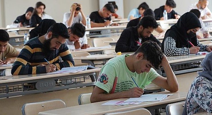 Harran Üniversitesi HRÜYÖS-2022 Sınavını Büyük Bir Katılımla Gerçekleştirdi