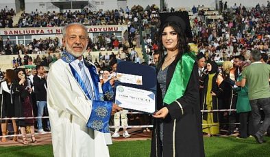 Harran Üniversitesi Mezun Olan Öğrencileri İçin Görkemli Bir Mezuniyet Töreni Yaptı