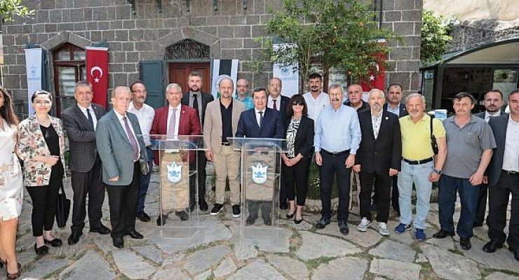 Konak Belediyesi ile Balkan ve Ada Türkleri Dernekleri arasında işbirliği protokolü imzalandı