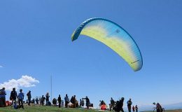 Türkiye Yamaç Paraşütü Şampiyonası Van Gölü Sahillerinde Başladı
