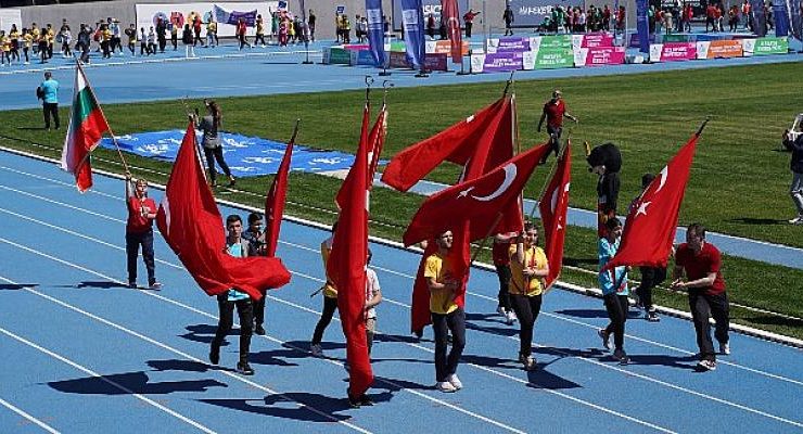 Üsküdar Belediyesi 3 Ülke, 17 Şehirden 115 Okul ve 2 Bin 100 Sporcuyu 15. Uluslararası Özel Sporcular Atletizm Şenliği’nde Ağırladı