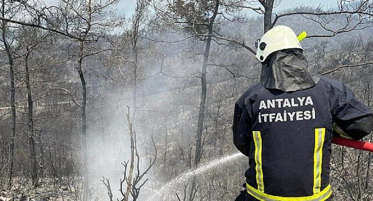 Büyükşehir İtfaiyesi Marmaris  yangınında aktif görev alıyor
