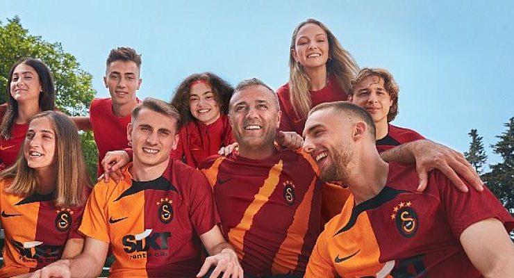Galatasaray 2022 – 2023 Sezon Formalarını Tanıttı