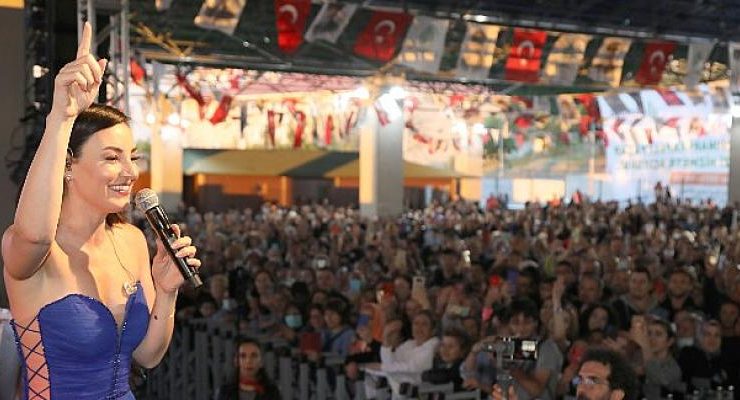 Keklikpınarı Kapalı Pazar Yeri Sevcan Orhan Konseriyle Açıldı