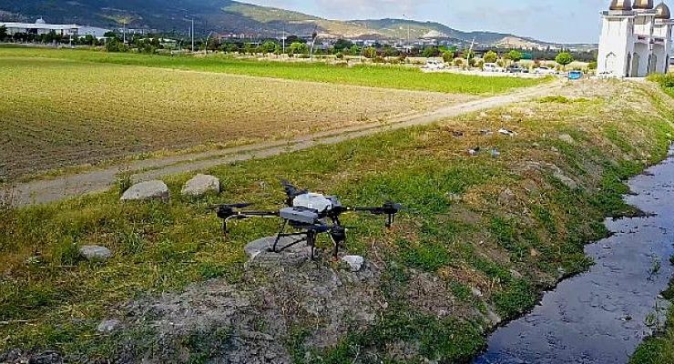 Kınık Belediyesi , Sıcakların Artmasıyla Larva ve Uçkun Mücadelesi Kapsamında Drone İle İlaçlama Çalışması Başlattı