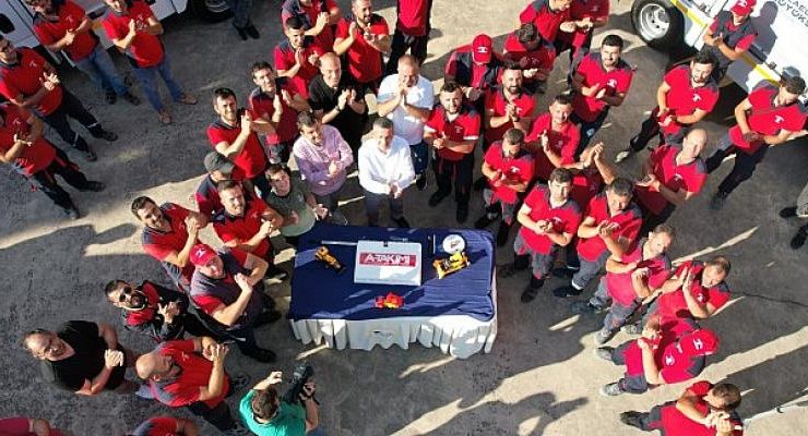 Kocaeli Büyükşehir “A Takımı” birinci hizmet yılını pasta keserek kutladı
