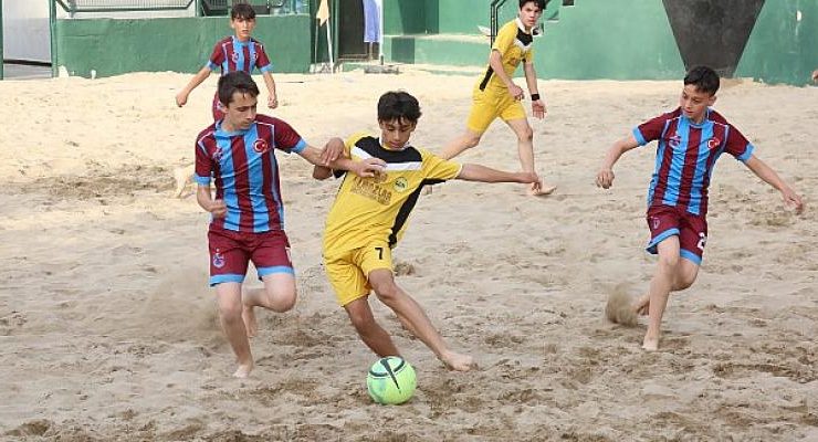 Spor Kenti Gölcük’te Kum Futbol Heyecanı Başladı