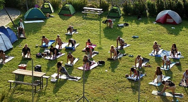 Yoga festivali Bornova Macera Parkı’nda başladı
