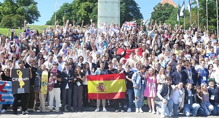 Bilfen Lisesi Öğrencileri, Türkiye’yi Estonya’da yapılan Avrupa’nın En Büyük Girişimcilik Festivali’nde temsil etti