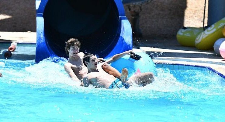 Bir ayda 5 bin 500 kişiyi ağırladı Yaz sıcaklarında eğlencenin merkezi Oasis Aquapark
