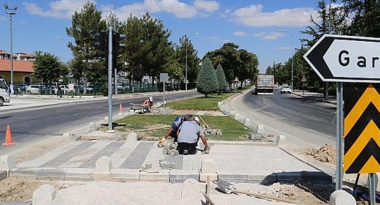 Karaman Belediyesi şehri güzelleştirmek ve kent genelinde eksikliklerin giderilmesi için çalışmalar yapmaya devam ediyor.