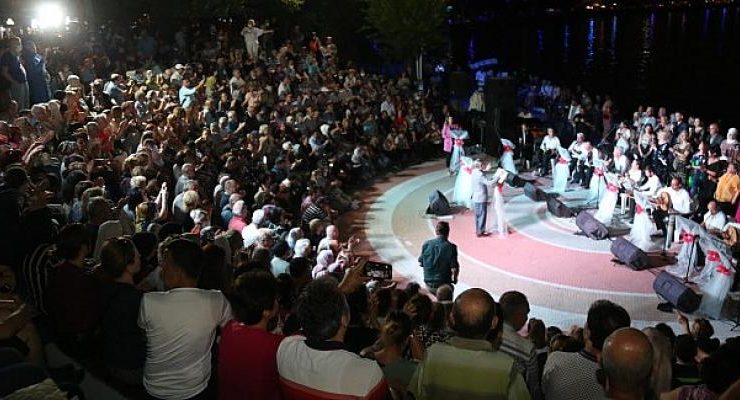 Türk Sanat Müziği Korosundan Muhteşem Konser