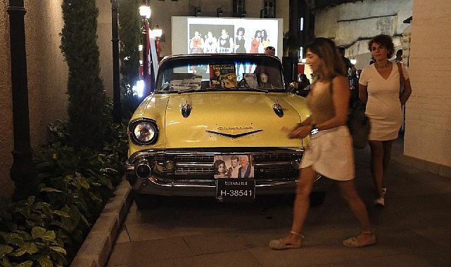 Göksel Arsoy'un 1957 model Chevrolet'si Sanathane'de sergilendi